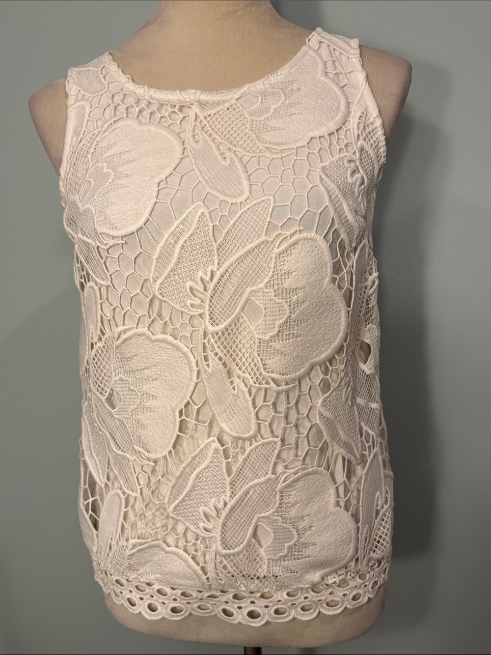 Merona White Floral Crochet Sleeveless top Size XS